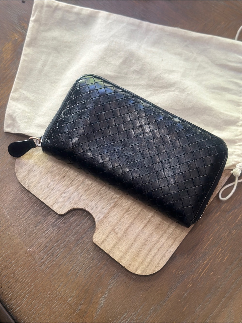 Bottega Veneta black zip wallet (Authentic)